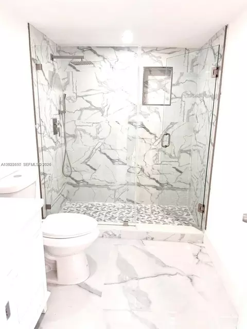 Bath - 712 Hialeah Dr, Hialeah, FL 33010 photo 4 of 5
