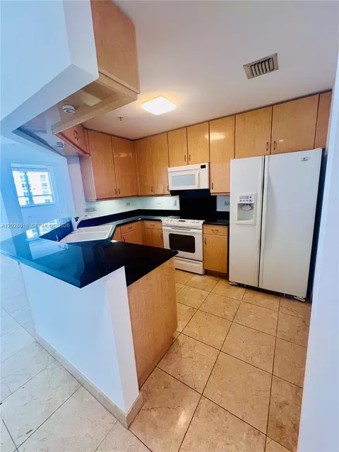 Kitchen - 801 Brickell Key Blvd #906, Miami, FL 33131 photo 1 of 1