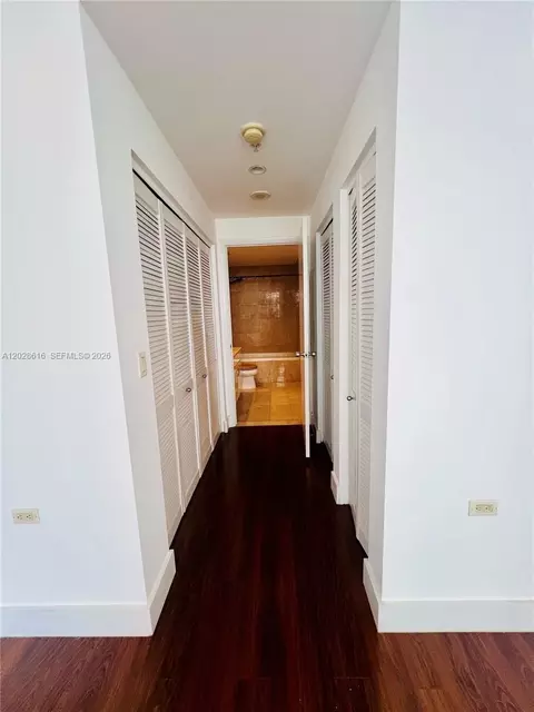 Entry Way - 801 Brickell Key Blvd #906, Miami, FL 33131 photo 2 of 3