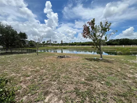 Exterior - 342 Star Shell Dr, Apollo Beach, FL 33572 photo 3 of 7
