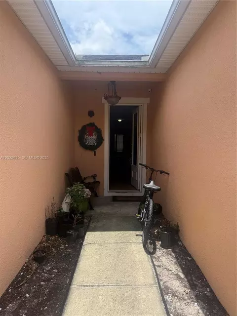 Entry Way - 342 Star Shell Dr, Apollo Beach, FL 33572 photo 1 of 1