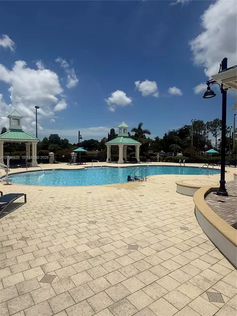 Exterior - 342 Star Shell Dr, Apollo Beach, FL 33572 photo 5 of 7