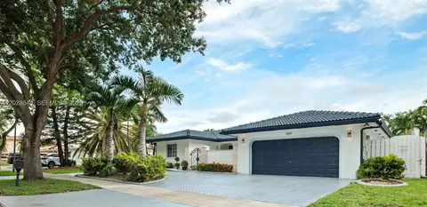 7819 NW 166th Ter, Miami Lakes, FL 33016