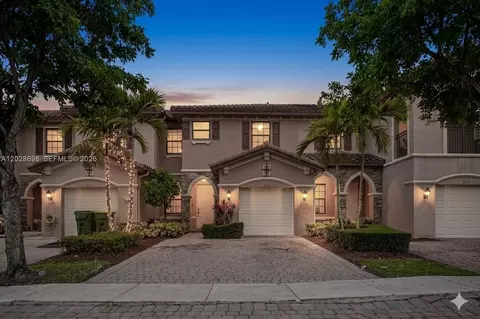 215 SE 37th Pl, Homestead, FL 33033