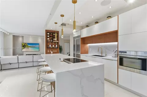 3500 Mystic Pointe Dr #104, Aventura, FL 33180