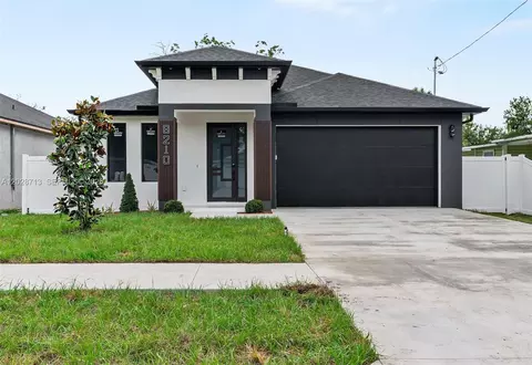 8210 N Elmer St, Tampa, FL 33604