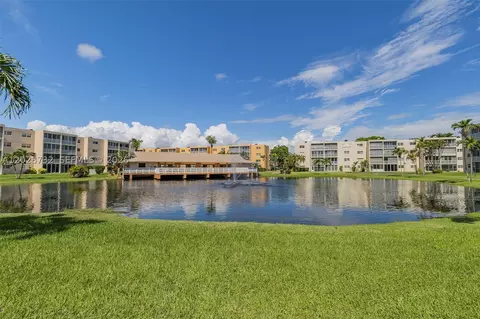 201 SE 11th Ter #102, Dania Beach, FL 33004