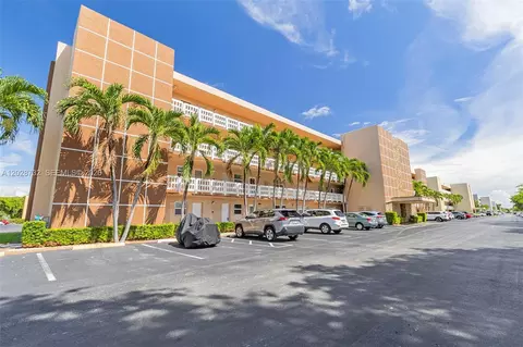 201 SE 11th Ter #102, Dania Beach, FL 33004