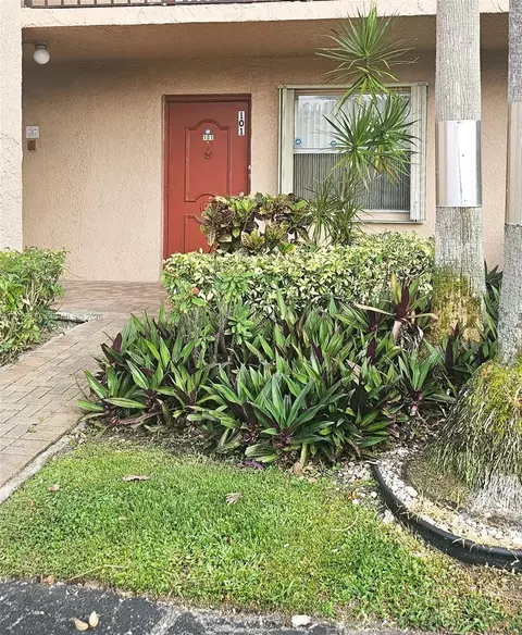 7220 Lake Cir Dr #101, Margate, FL 33063
