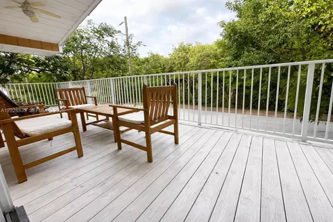 Exterior - 335 Bay View Ave, Key Largo, FL 33037 photo 2 of 4