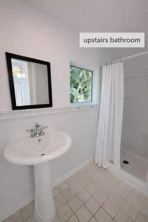 Bath - 335 Bay View Ave, Key Largo, FL 33037 photo 1 of 3