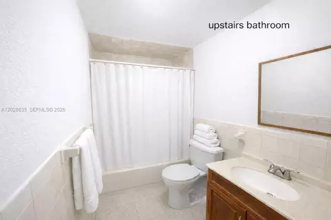 Bath - 335 Bay View Ave, Key Largo, FL 33037 photo 2 of 3