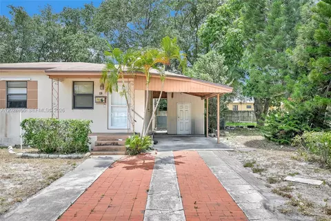 130 NE 171st Ter, Miami, FL 33162