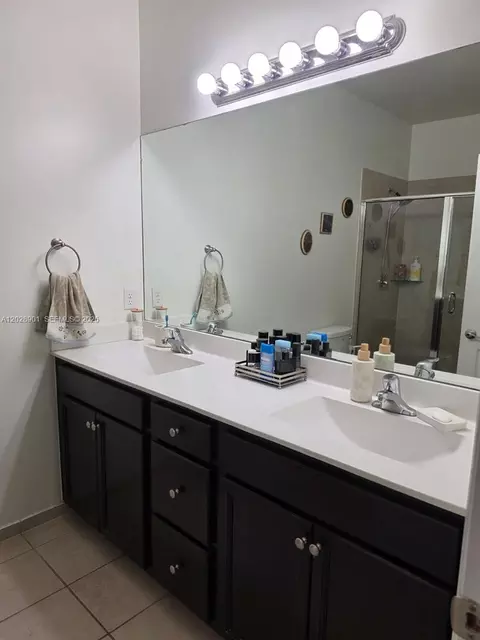 Bath - Undisclosed, Hialeah, FL 33018 photo 3 of 3