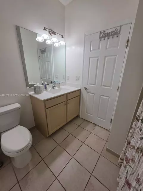 Bath - Undisclosed, Hialeah, FL 33018 photo 2 of 3