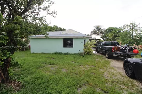 1741 NW 92nd St, Miami, FL 33147