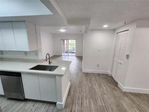 215 SW 117th Ter #14101, Pembroke Pines, FL 33025