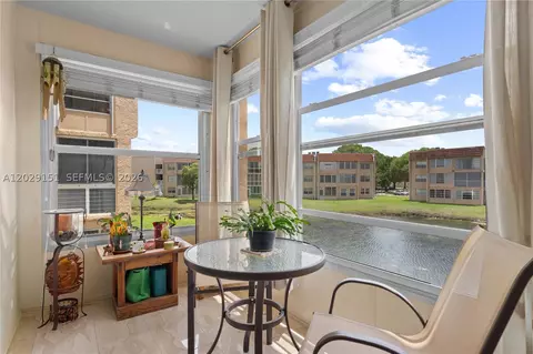9340 Sunrise Lakes Blvd #209, Sunrise, FL 33322
