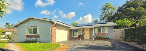 7715 SW 9th St, North Lauderdale, FL 33068