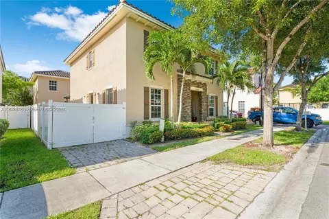 16946 SW 90th Terrace Cir, Miami, FL 33196