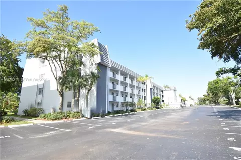 6080 NW 44th St #201, Lauderhill, FL 33319