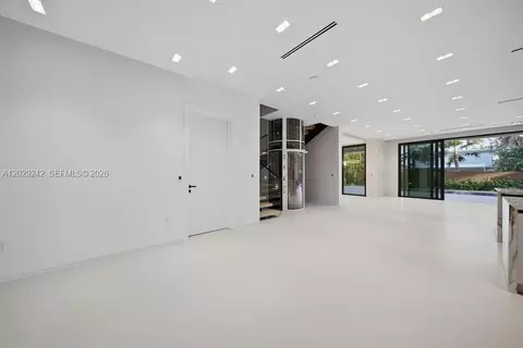 3318 NE 16th Pl, Fort Lauderdale, FL 33305