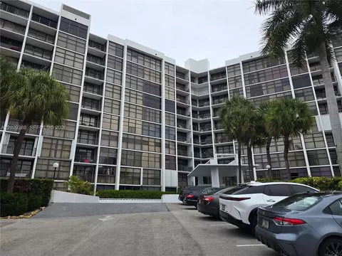 400 Leslie Dr #416, Hallandale Beach, FL 33009