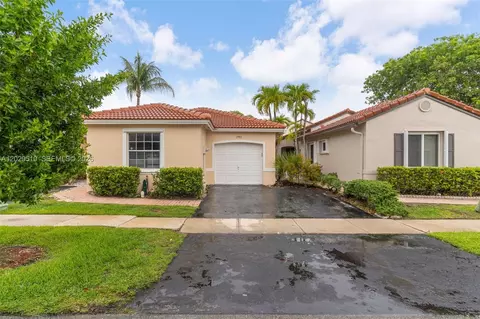 17953 SW 11th St, Pembroke Pines, FL 33029