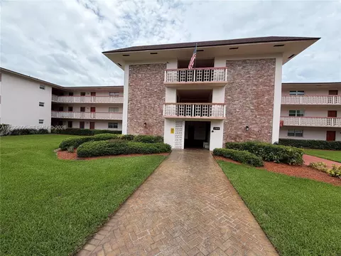1100 Hillcrest Ct #111, Hollywood, FL 33021