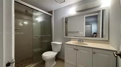 Bath - 10303 NW 9th St Cir #102-16, Miami, FL 33172 photo 1 of 1