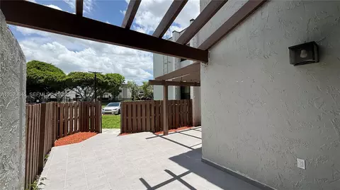 Exterior - 10303 NW 9th St Cir #102-16, Miami, FL 33172 photo 1 of 2