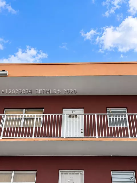6850 W 16th Dr #317, Hialeah, FL 33014