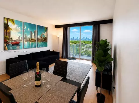 900 SW 8th St #1103, Miami, FL 33130