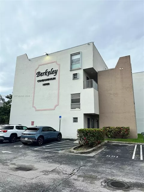 10900 SW 104th St #107, Miami, FL 33176