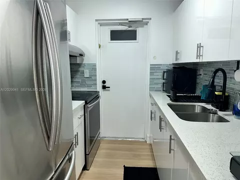 10900 SW 104th St #107, Miami, FL 33176
