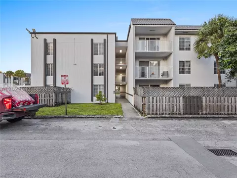 5201 Geneva Way #211, Doral, FL 33166