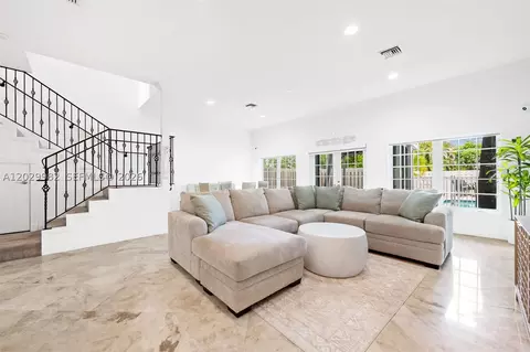 4517 NE 21st Ave #5, Fort Lauderdale, FL 33308