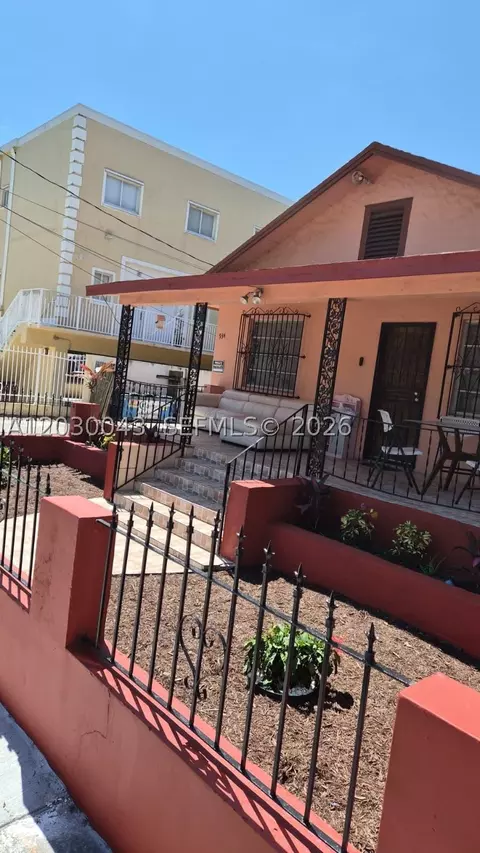 934 SW 3rd St, Miami, FL 33130
