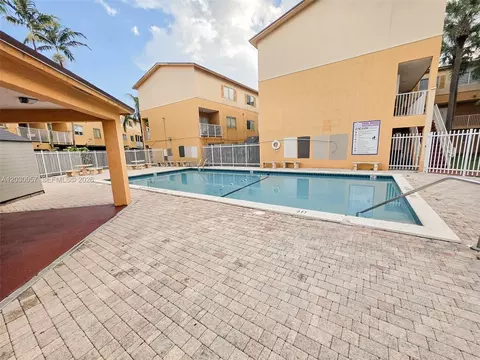 6235 Kendale Lakes Cir #236, Miami, FL 33183