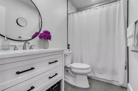 Bath - 13726 SW 90th Ave #28, Miami, FL 33176 photo 2 of 2