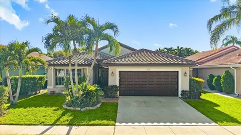 2010 NW 182nd Ter, Pembroke Pines, FL 33029
