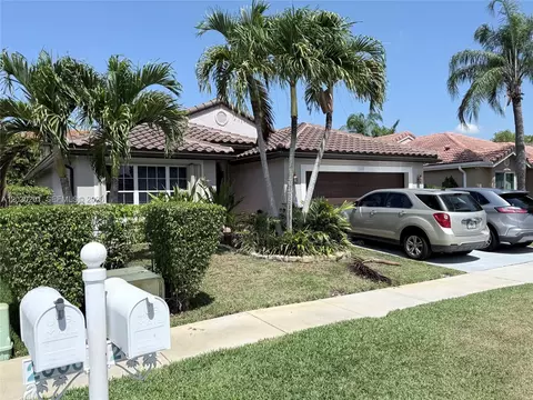 2010 NW 182nd Ter, Pembroke Pines, FL 33029