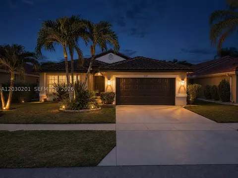 2010 NW 182nd Ter, Pembroke Pines, FL 33029