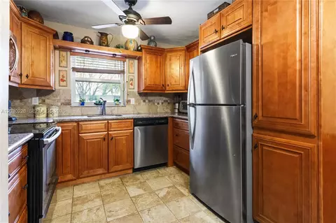 1425 Arthur St #205A, Hollywood, FL 33020