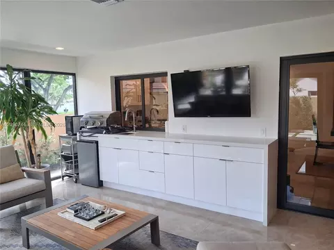 Kitchen - 17531 NW 62nd Pl N, Hialeah, FL 33015 photo 2 of 3