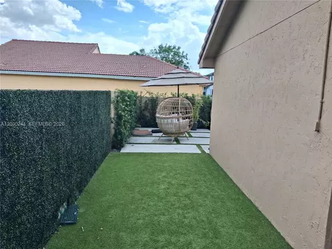 Exterior - 17531 NW 62nd Pl N, Hialeah, FL 33015 photo 3 of 4