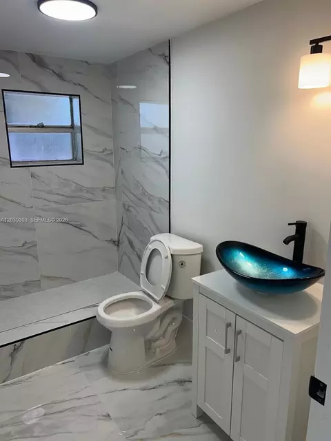 8600 NW 32nd Ave, Miami, FL 33147