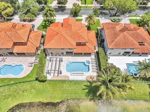 View/Area - 8052 NW 161st Ter, Miami Lakes, FL 33016 photo 4 of 5
