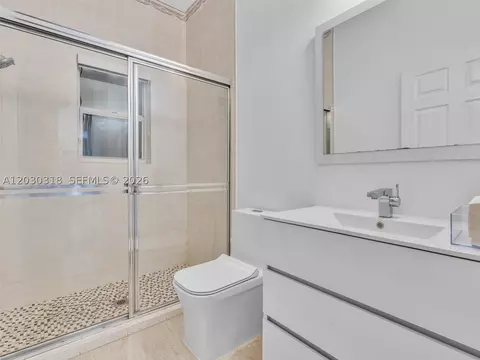 Bath - 8052 NW 161st Ter, Miami Lakes, FL 33016 photo 1 of 6