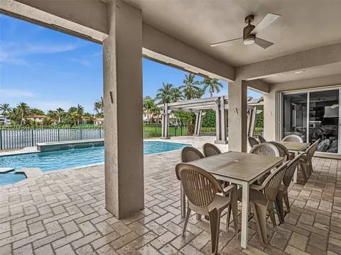 Exterior - 8052 NW 161st Ter, Miami Lakes, FL 33016 photo 6 of 9